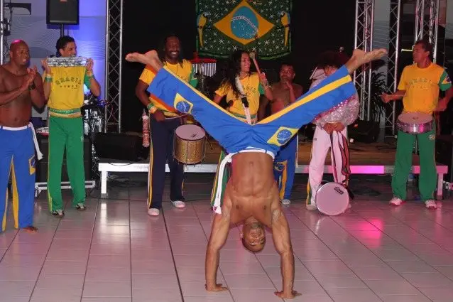 Capoeira-Showact auf einer Eventbühne
