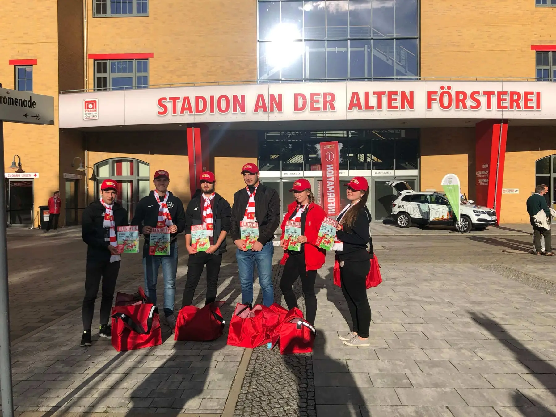 Promotion-Team vor dem Stadion An der Alten Försterei